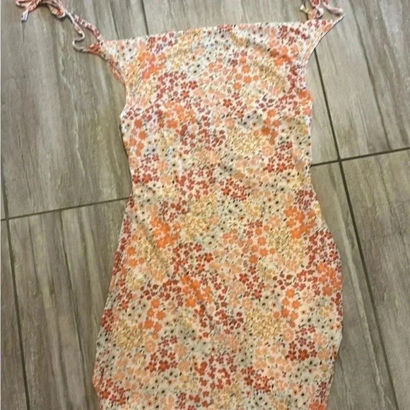 Size 6 women’s brand new  dress - Picture 3 of 3